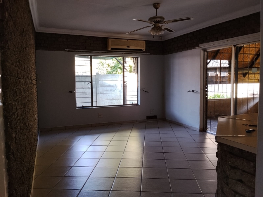 To Let 3 Bedroom Property for Rent in Oos Einde North West